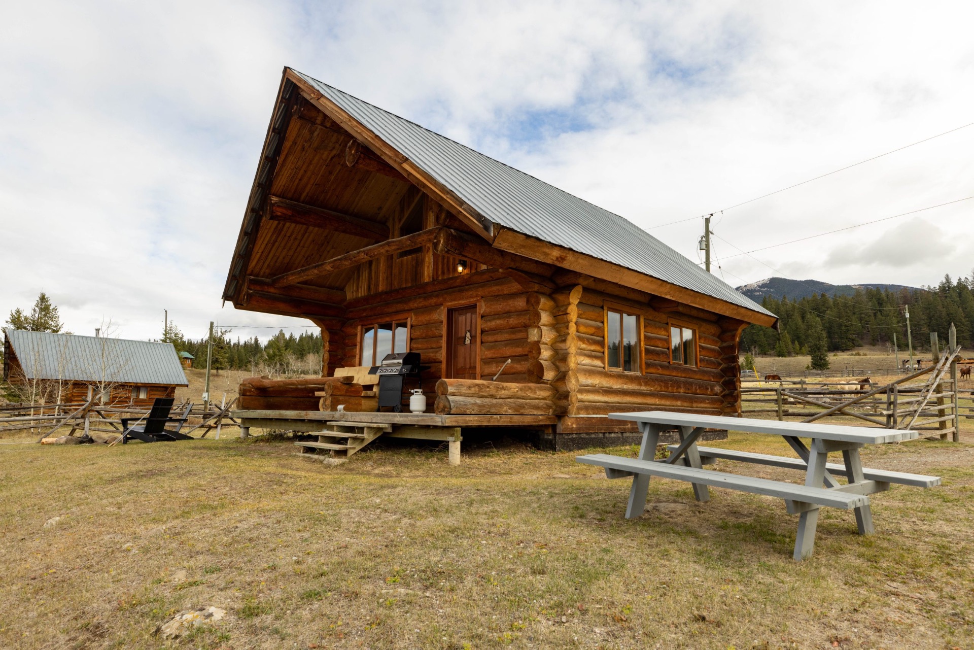 Exterior of Cabins 1 and 2 at Big Bar Guest Ranch