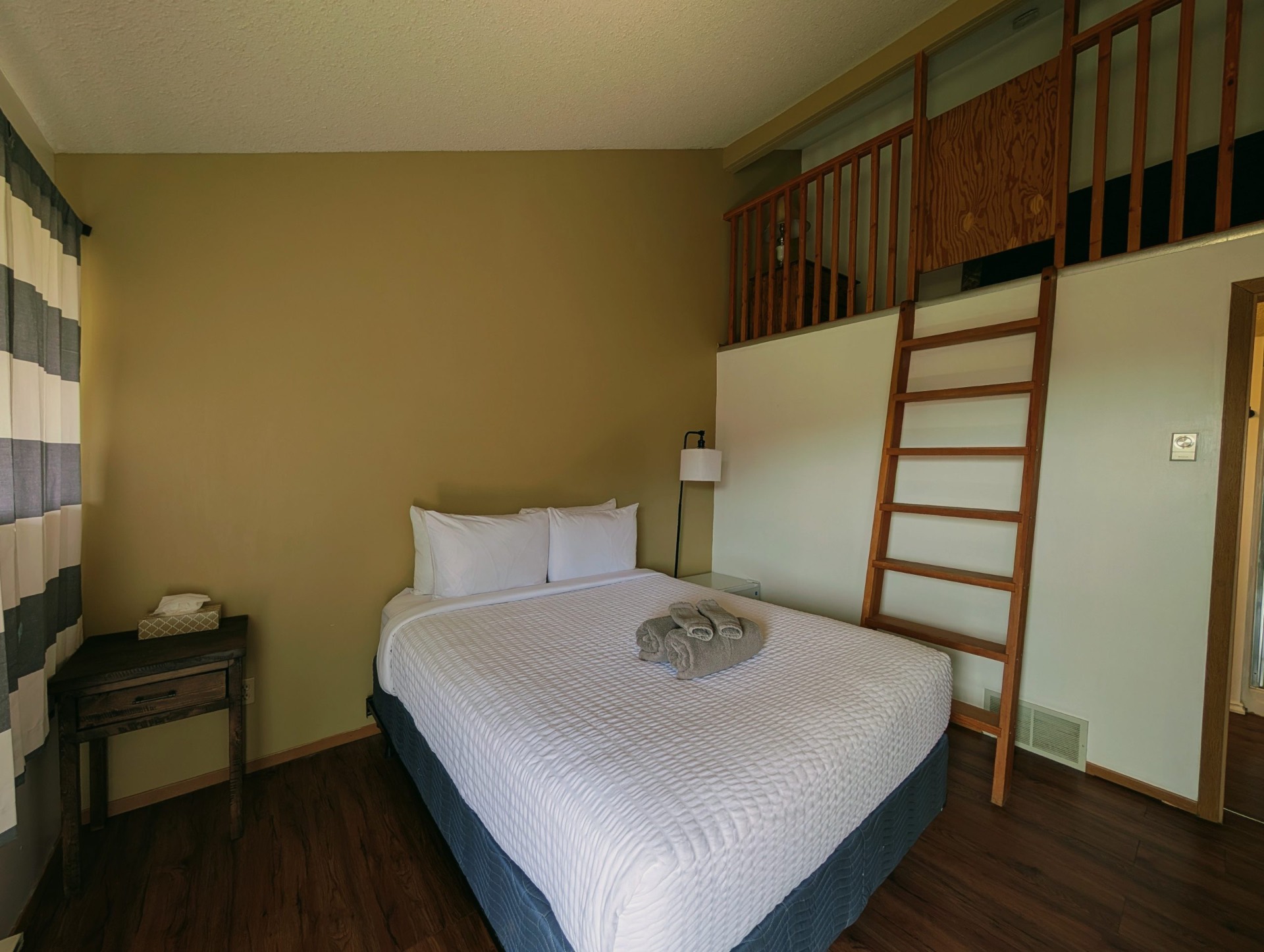 Sage Inn queen bedroom with loft access ladder