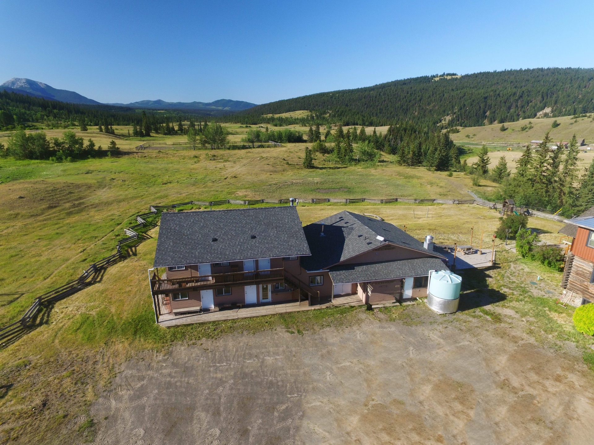 Sage Inn exterior at Big Bar Guest Ranch